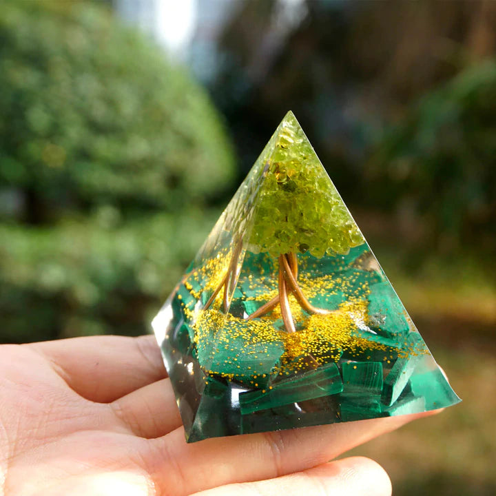 MALACHITE & PERIDOT ENERGY PYRAMID